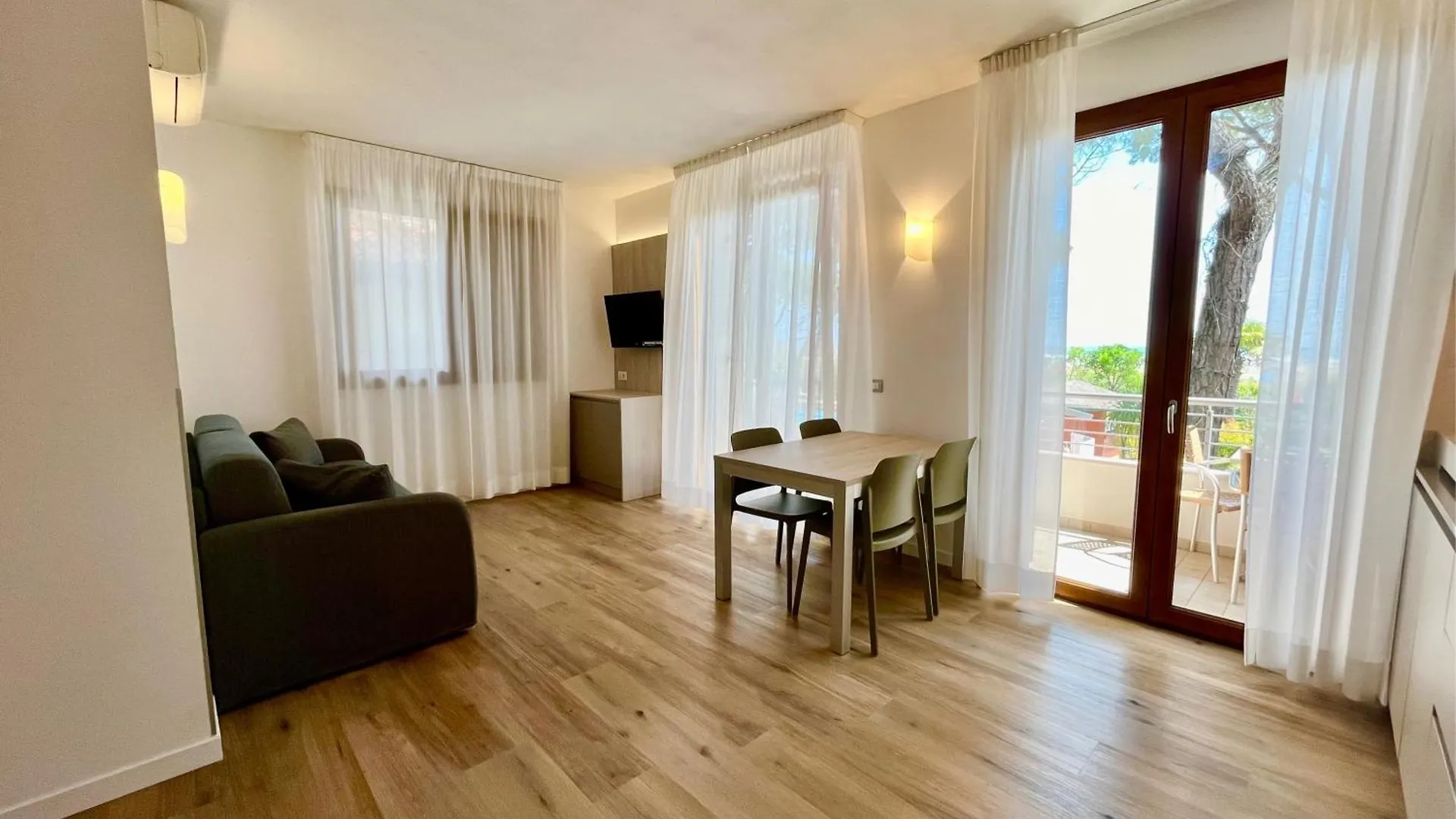 Park Hotel Pineta & Dependance Suite Eraclea Mare 3*,