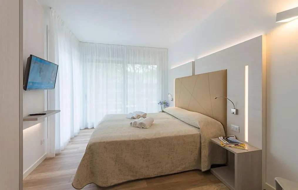 Park Hotel Pineta & Dependance Suite Eraclea Mare 3*,  Italien