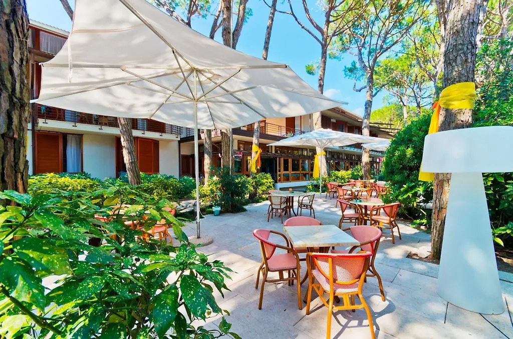 Park Hotel Pineta & Dependance Suite Eraclea Mare 3*,